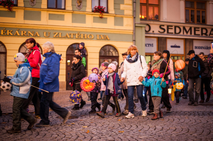 Hranice rozzářil lampionový průvod