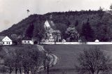 Z muzejních sbírek: Kostelíček v obrazech / fotogalerie / Pohled na hřbitov a Kostelíček, 1939 - 1945, foto: sbírky hranického muzea