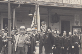 Z muzejních sbírek: Hasičský prapor / fotogalerie / Hraničtí hasiči očekávají na nádraží vlak se zájezdem Rusů na všesokolský slet v Praze roku 1912, foto: sbírky hranického muzea