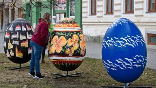 Velikonoční výzdoba zkrášluje centrum Hranic