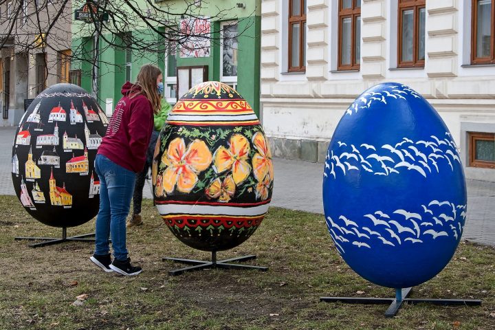 Velikonoční výzdoba zkrášluje centrum Hranic