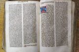 Gallašova knihovna – 210 let od založení / fotogalerie / Nejstarší knihou je Bible z 2. pol. 15. století. Iniciály jsou ručně iluminované, písmo je tištěnou podobou ručně psané knižní formy gotického písma, foto: archiv MKZ Hranice