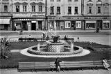 Znáte všechna Hranická náměstí? / fotogalerie / Kašna na Masarykově náměstí v roce 1970, foto: sbírka Milana Králika